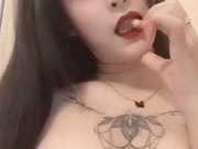 Tato Asia Payudara Besar Menikmati Masturbasi